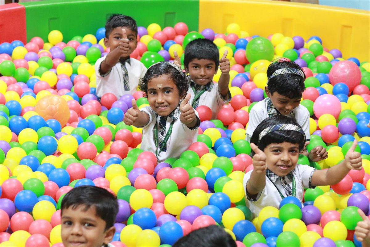 Ball pool play area